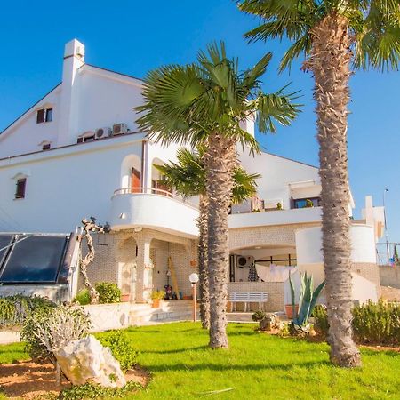 קרק Apartments Punta & Vista In Krk מראה חיצוני תמונה