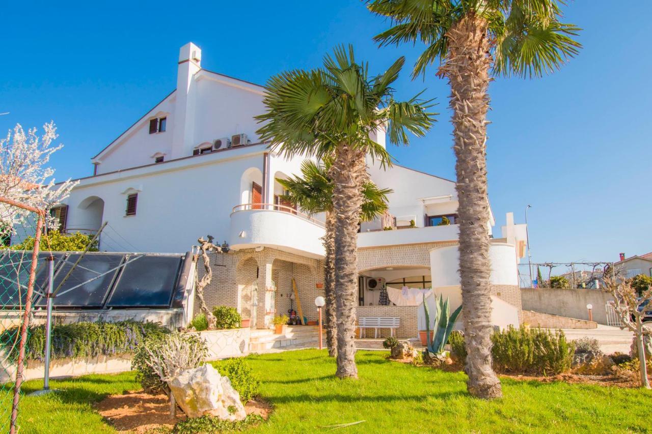 קרק Apartments Punta & Vista In Krk מראה חיצוני תמונה
