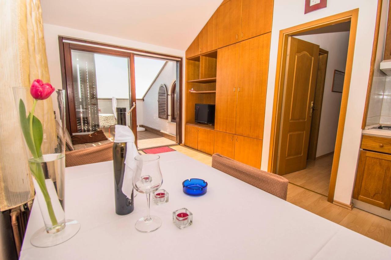 קרק Apartments Punta & Vista In Krk מראה חיצוני תמונה