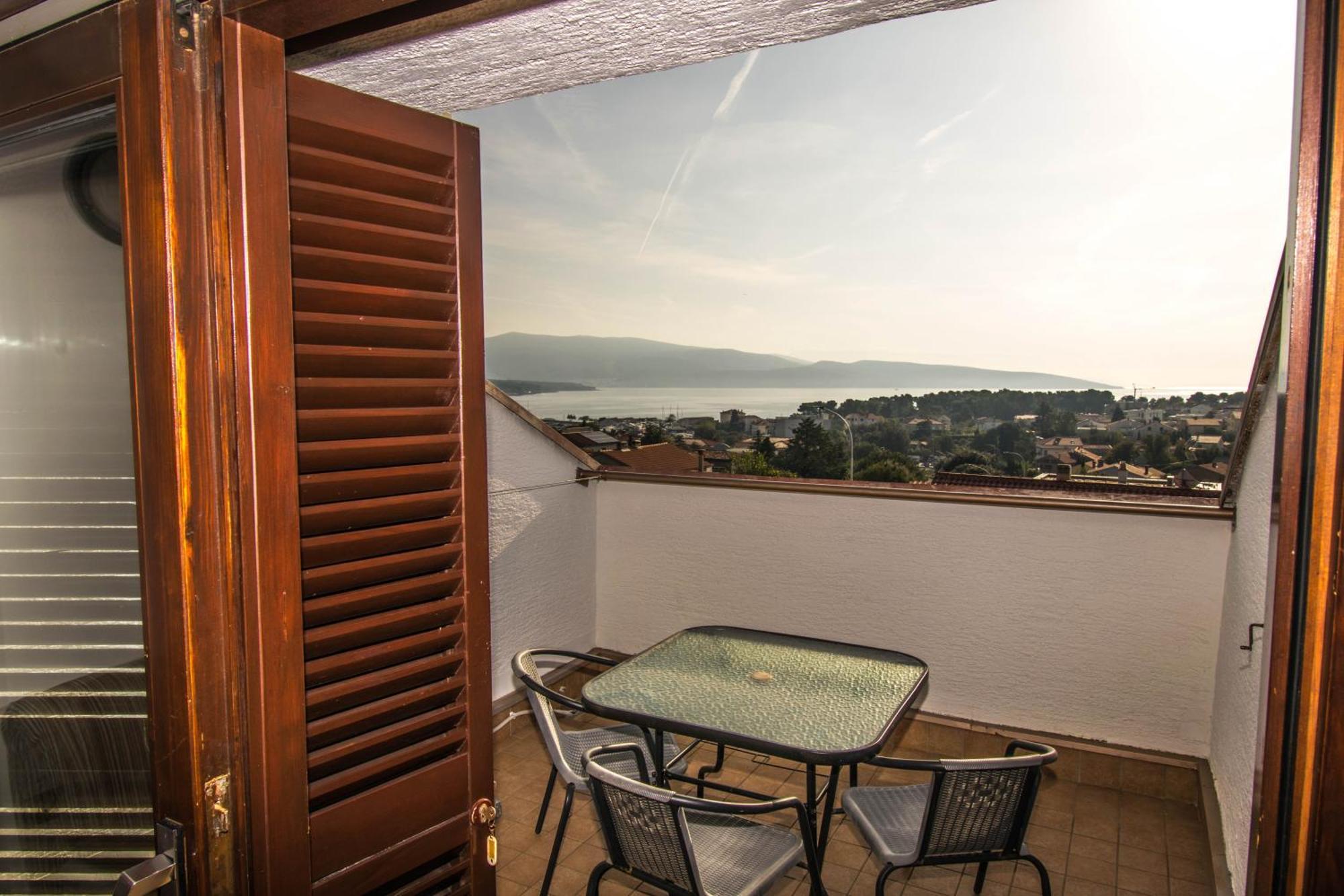 קרק Apartments Punta & Vista In Krk מראה חיצוני תמונה