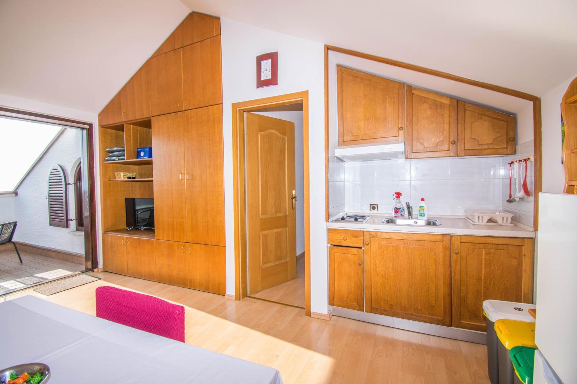 קרק Apartments Punta & Vista In Krk מראה חיצוני תמונה