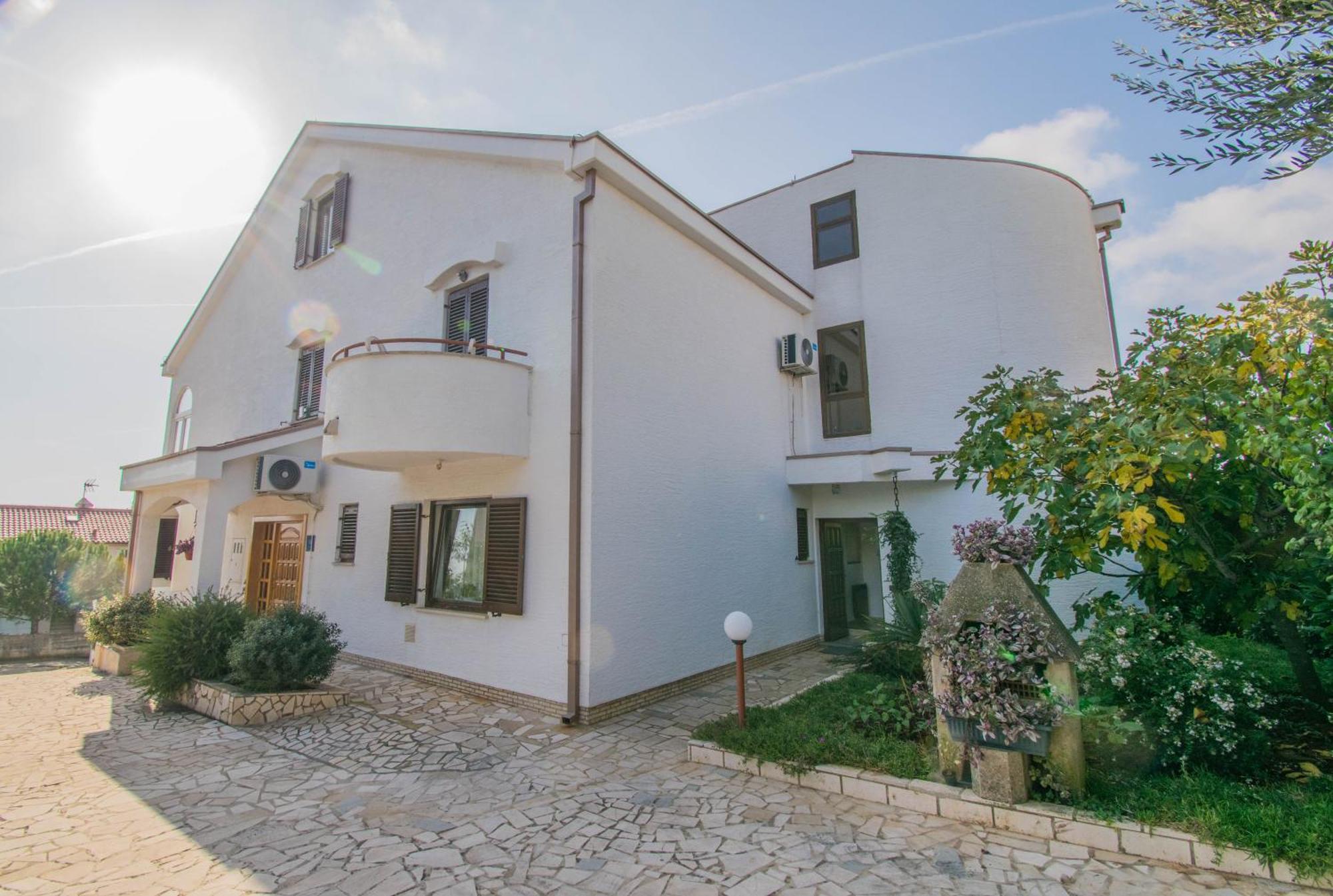 קרק Apartments Punta & Vista In Krk מראה חיצוני תמונה