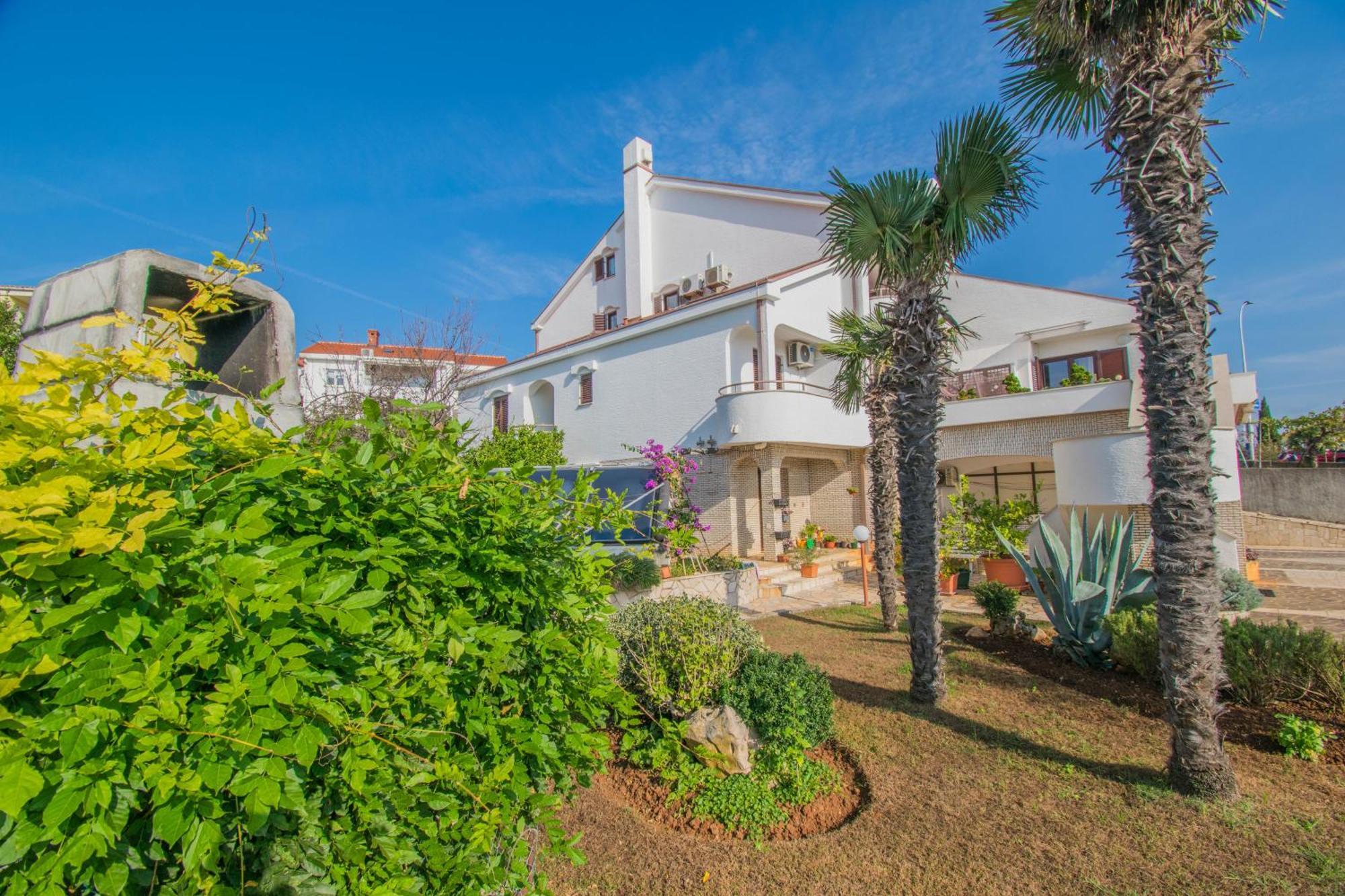 קרק Apartments Punta & Vista In Krk מראה חיצוני תמונה