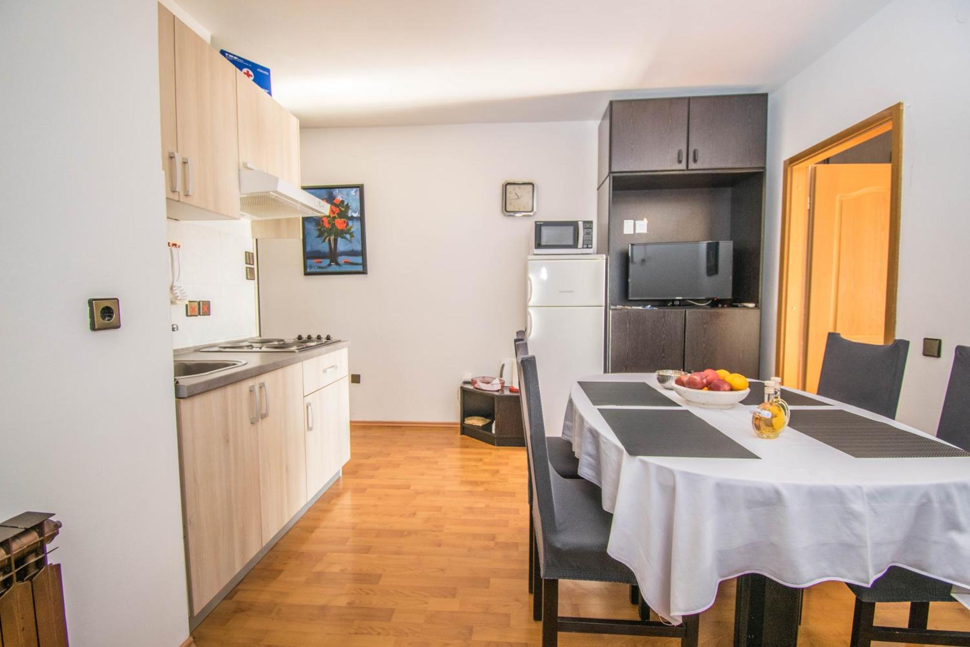 קרק Apartments Punta & Vista In Krk מראה חיצוני תמונה