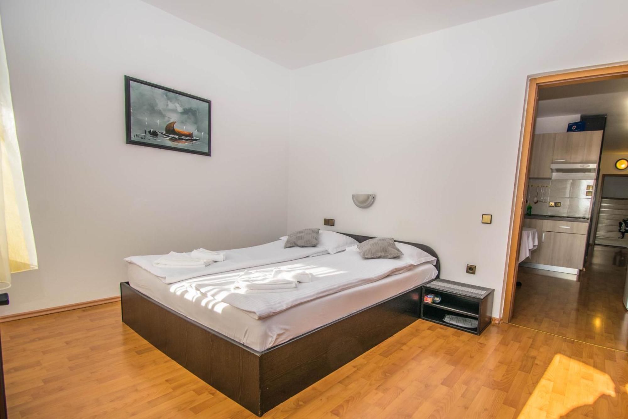 קרק Apartments Punta & Vista In Krk מראה חיצוני תמונה