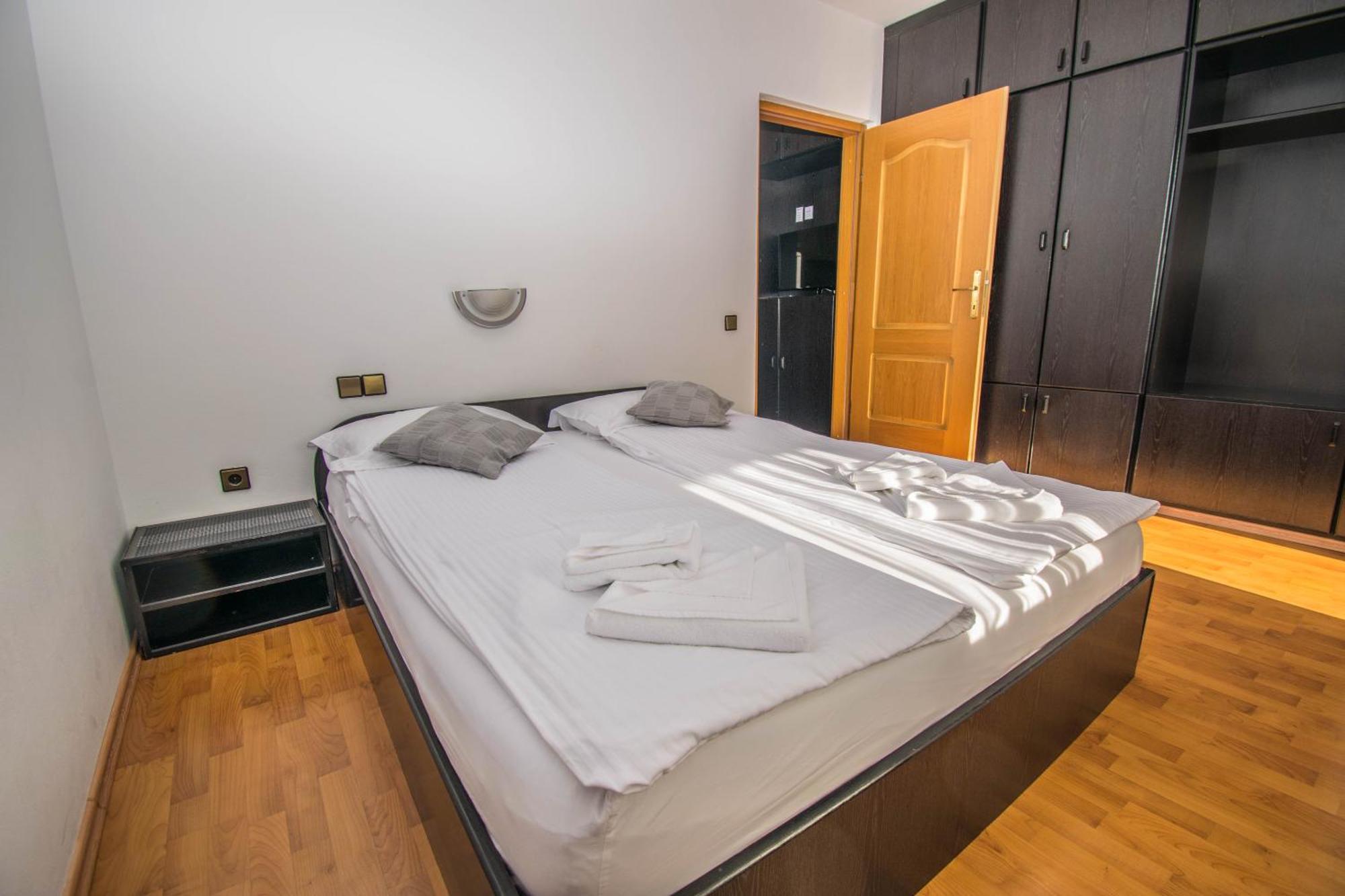 קרק Apartments Punta & Vista In Krk מראה חיצוני תמונה